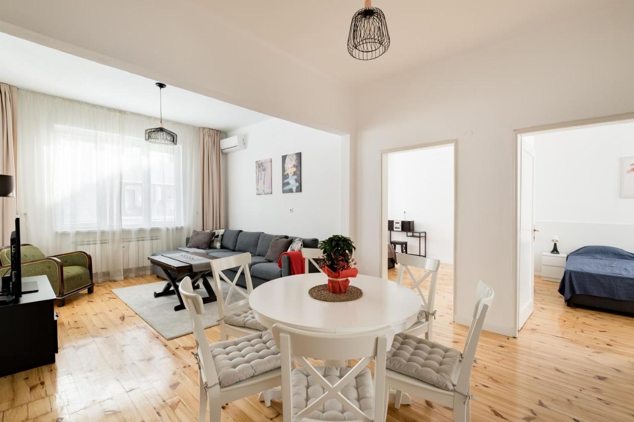 Appartamento Spacious 3 Bedroom In Sofia's Center *