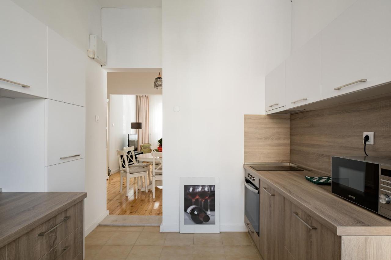 Spacious 3 Bedroom In Sofia's Center Appartamento Sofia