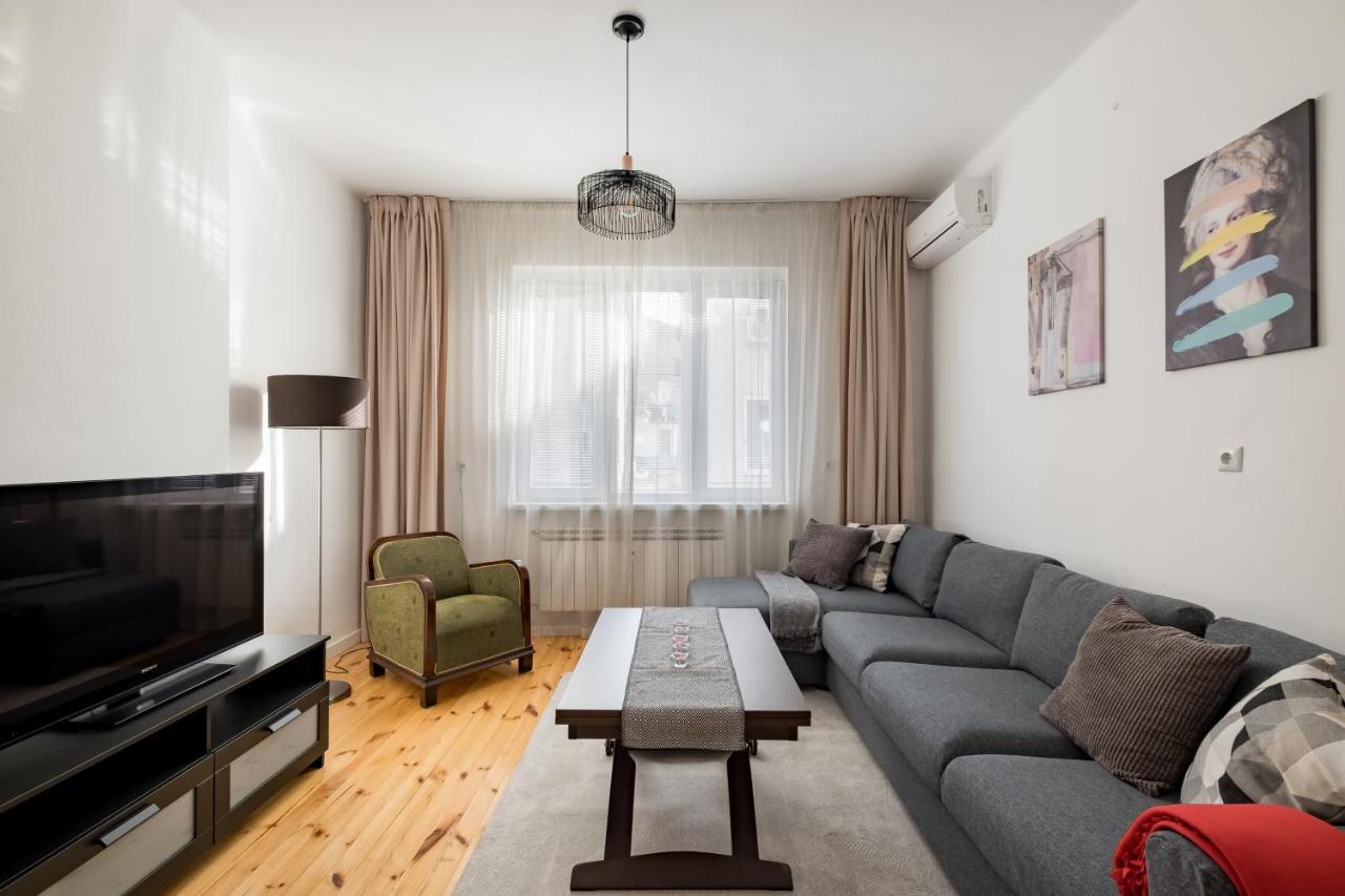 Apartemen Spacious 3 Bedroom In Sofia's Center