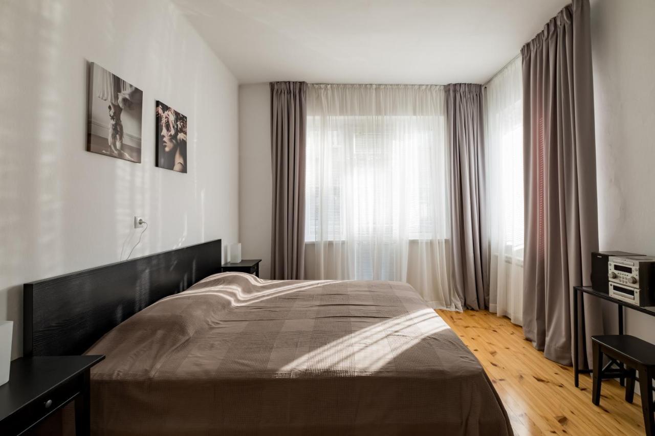 Spacious 3 Bedroom In Sofia's Center Appartamento *
